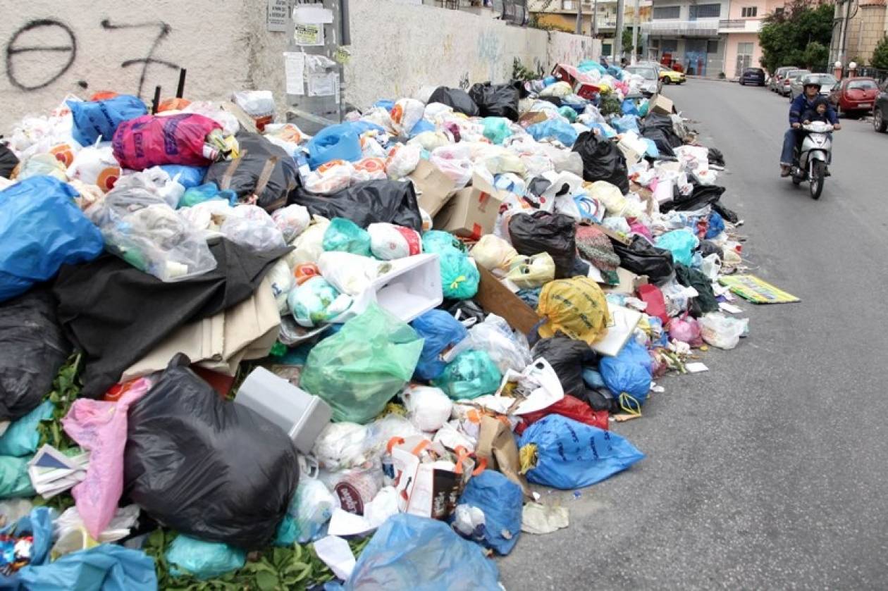 «Βουνά» τα σκουπίδια στην Τρίπολη!