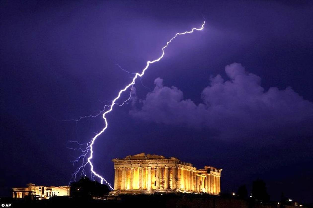 Les Echos: «Ελλάδα, το επικίνδυνο στοίχημα των κερδοσκόπων»