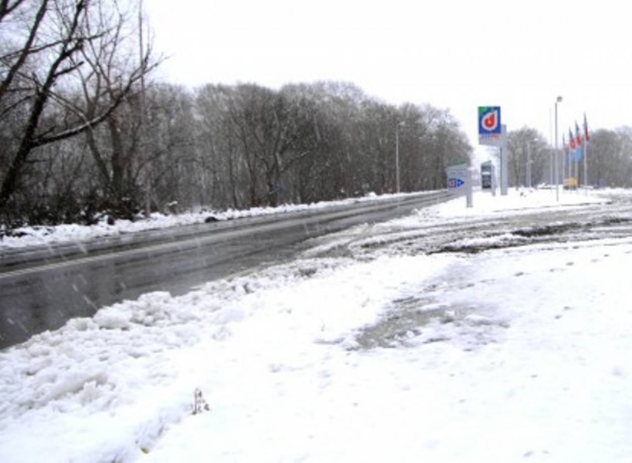 Κυκλοφοριακά προβλήματα λόγω χιονοπτώσεων στη Βόρεια Ελλάδα