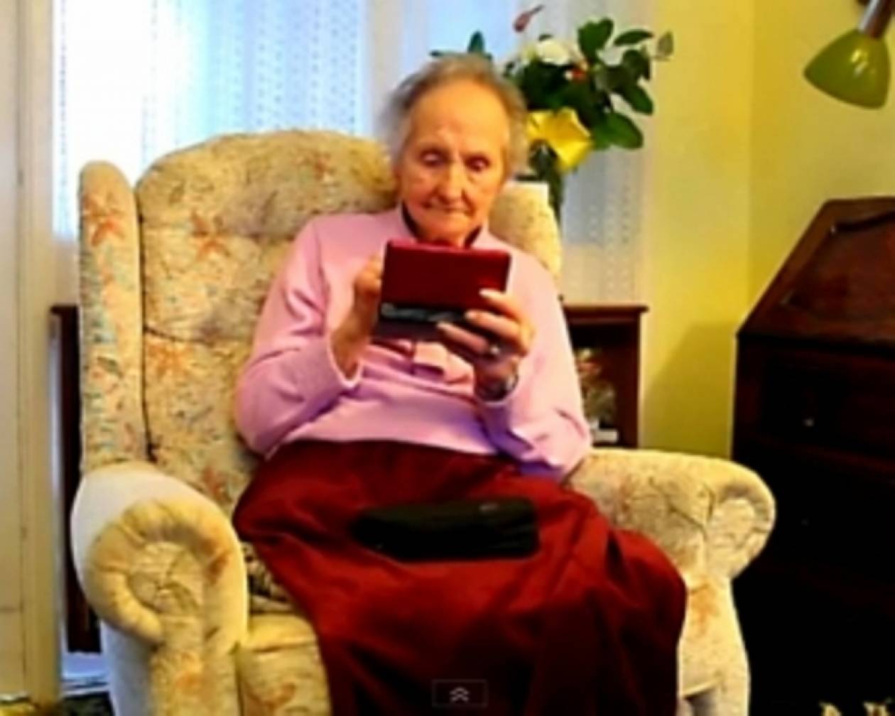 Είναι 100 ετών και παίζει σαν τρελή παιχνίδια στο Nintendo!