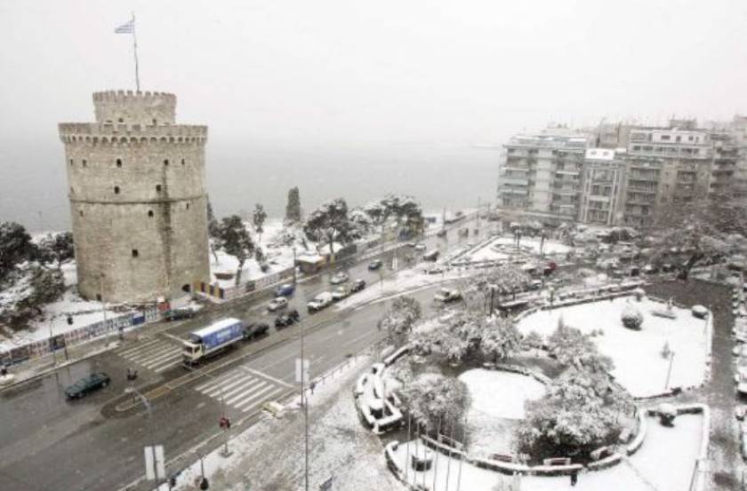 Πυκνή χιονόπτωση στη Θεσσαλονίκη