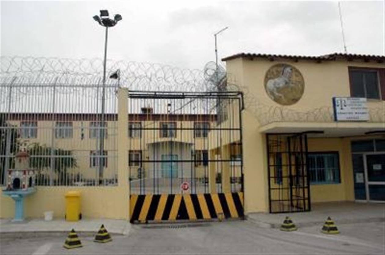 Δεν μπαίνουν στα κελιά τους οι κρατούμενοι στις φυλακές Λάρισας