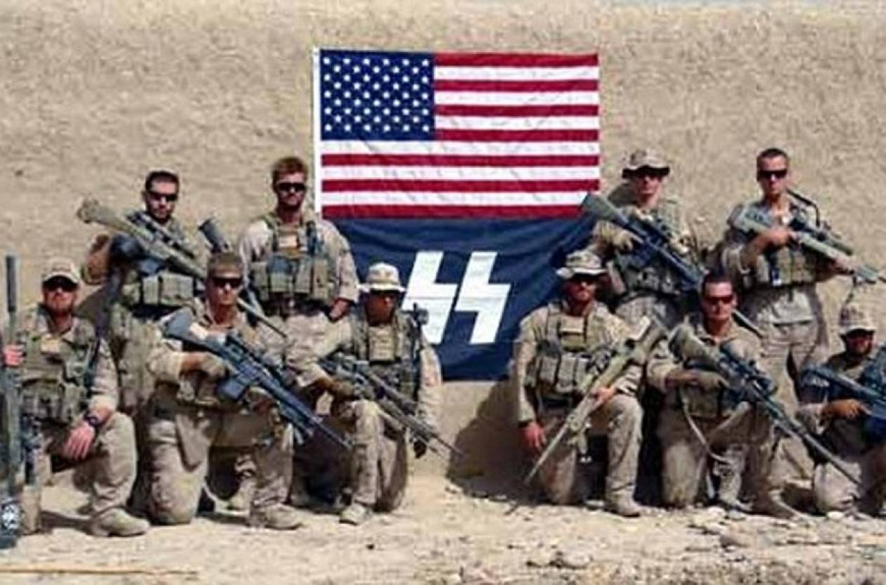 Ομάδα Αμερικανών πεζοναυτών ποζάρει με σημαία των SS!