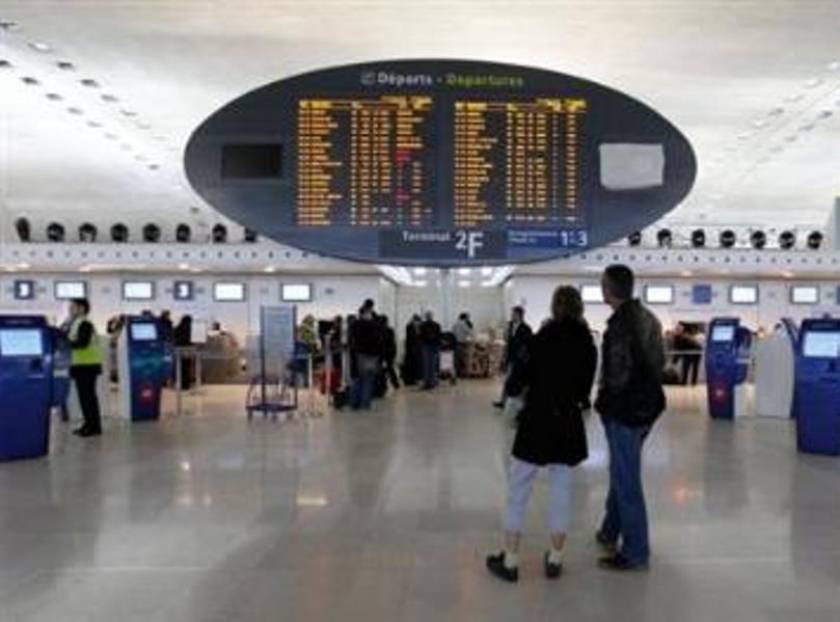 Αποκαθίσταται η λειτουργία των αεροδρομίων του Παρισιού