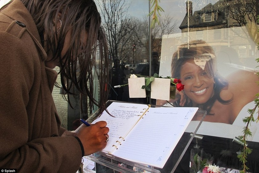 Δείτε ζωντανά τη κηδεία της Whitney Houston
