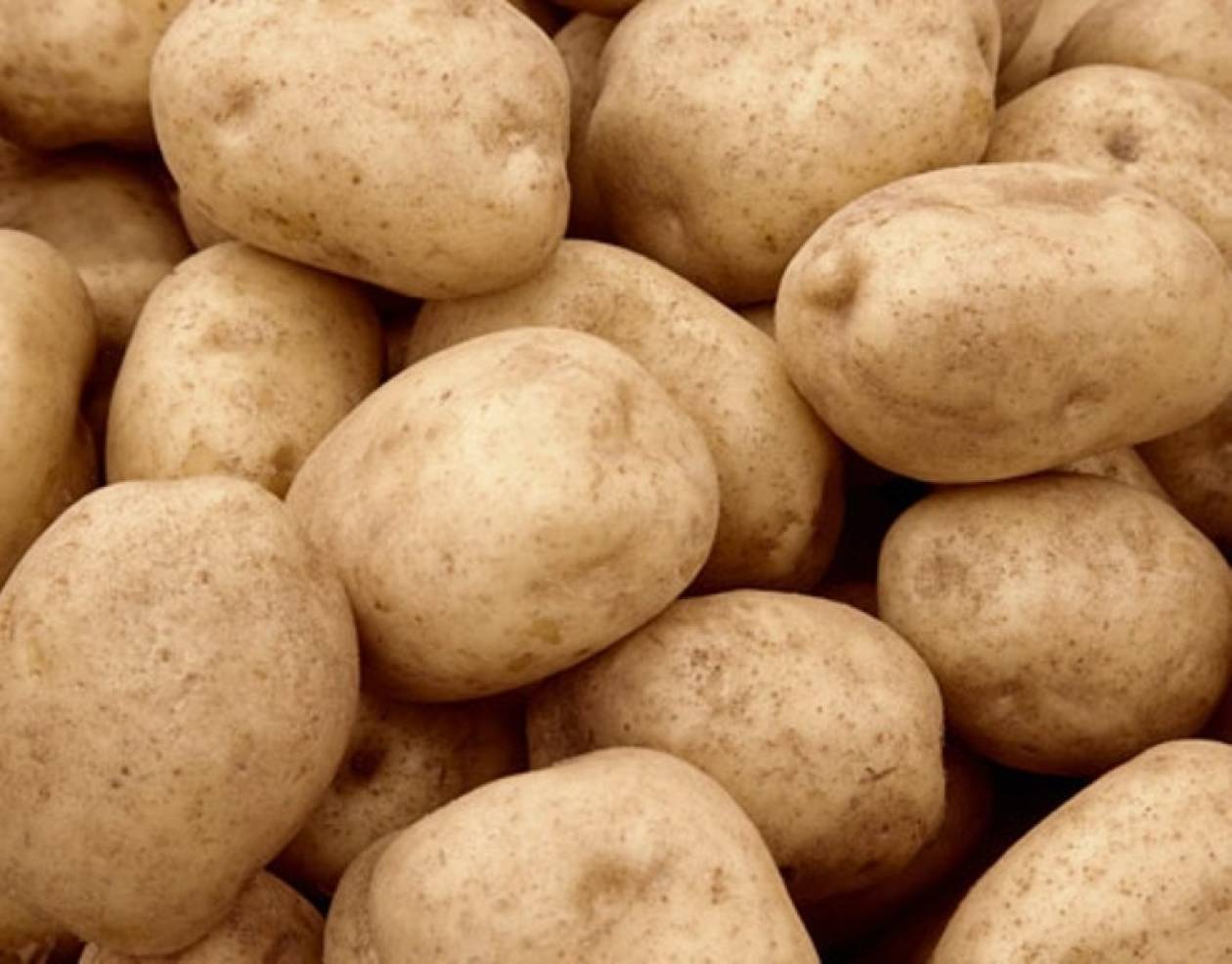 Αγρότες μοιράζουν δωρεάν πατάτες στην Πάτρα