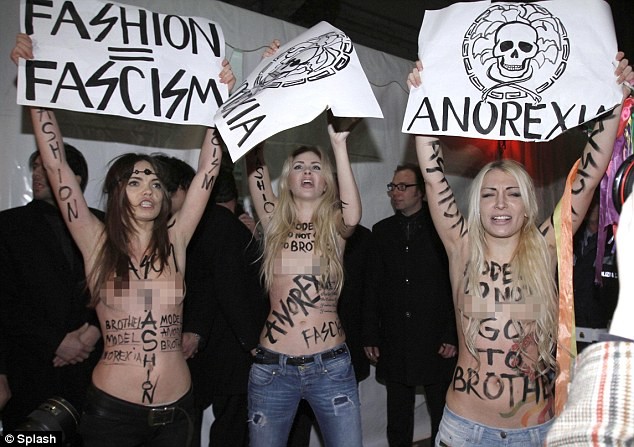 Τόπλες διαμαρτυρία μοντέλων στο Μιλάνο 
