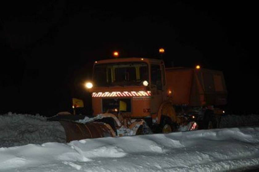 Κρήτη: Εγκλωβισμένοι οδηγοί από τα χιόνια