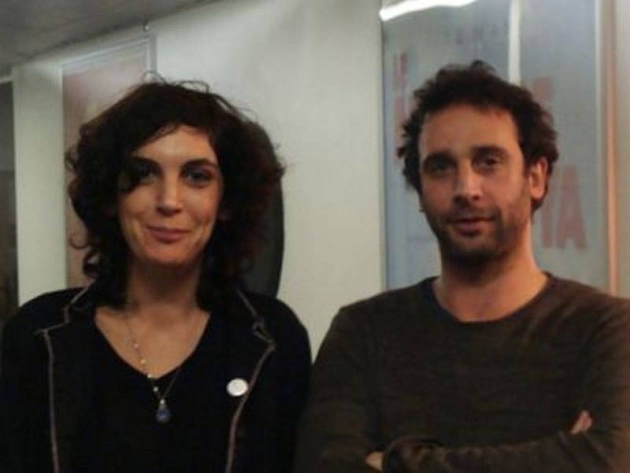 Φόρος τιμής στους σύριους αντάρτες από δύο Γάλλους δημοσιογράφους