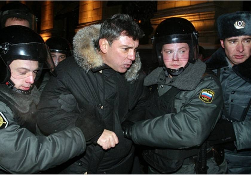Ελεύθεροι αφέθηκαν δύο ηγέτες της αντιπολίτευσης στη Ρωσία
