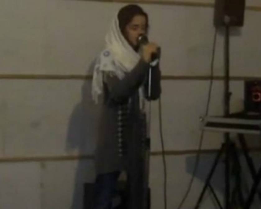 Συγκλονιστική 13χρονη Ιρανή ερμηνεύει Adele