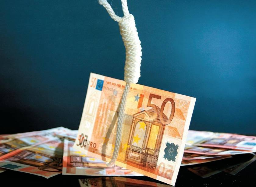 Συνελήφθη γυναίκα για χρέη που αγγίζουν τα 17.000.000 ευρώ