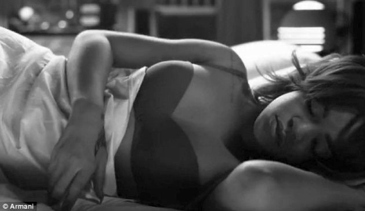 Η σέξι διαφήμιση της Rihanna για τον Αρμάνι