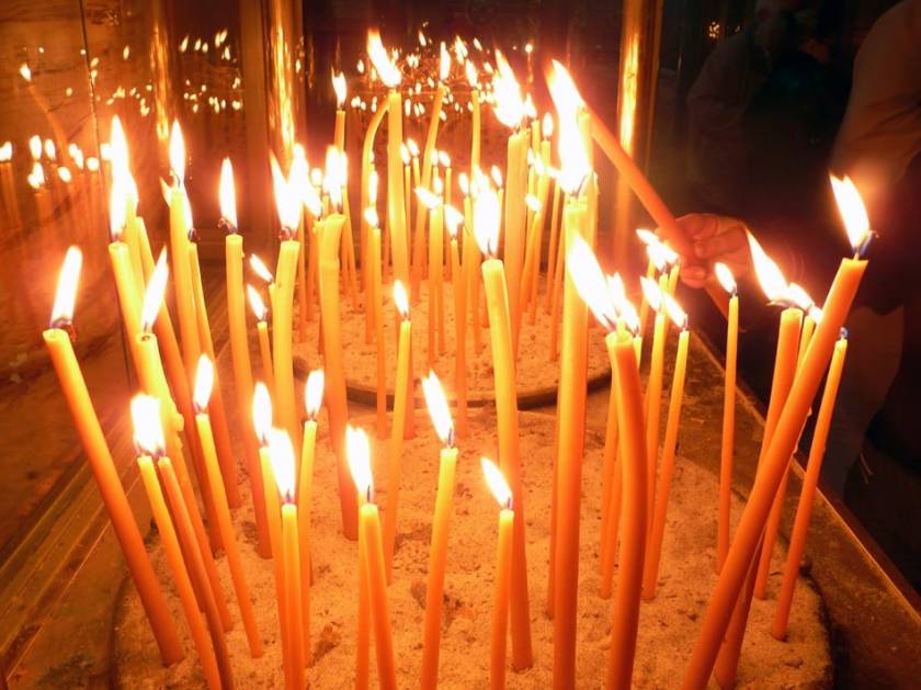 Έρχονται αυτόματοι πωλητές κεριών στα νεκροταφεία;