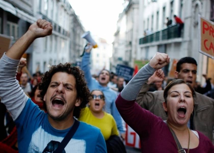 «Παρέλυσε» η Πορτογαλία από τις απεργίες