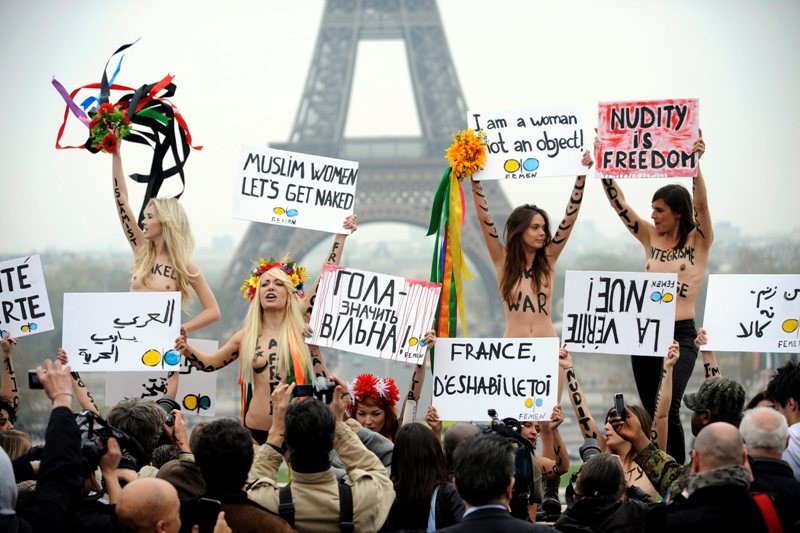 Οι Ουκρανές «τα πέταξαν» και στο Παρίσι