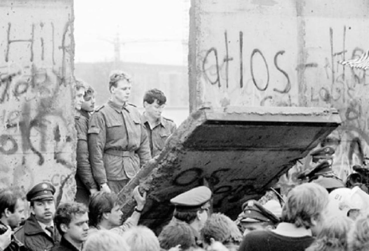 «Ηλίθιοι όσοι σκοτώθηκαν σκαρφαλώνοντας στο Τείχος του Βερολίνου»