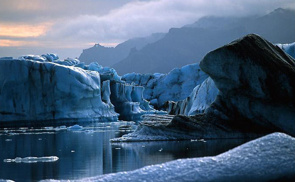 Η λιμνοθάλασσα με τους παγετώνες 