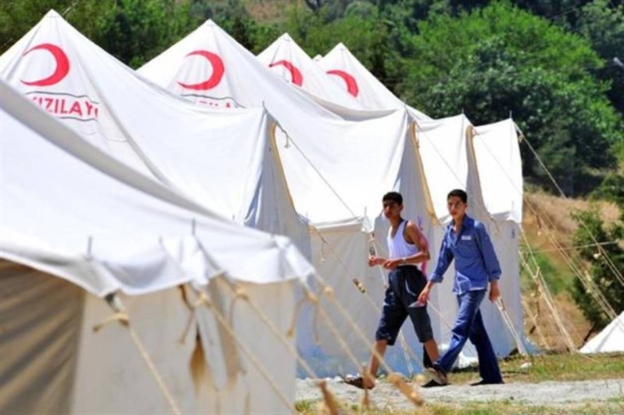 Εκατοντάδες Σύροι περνούν στην Τουρκία