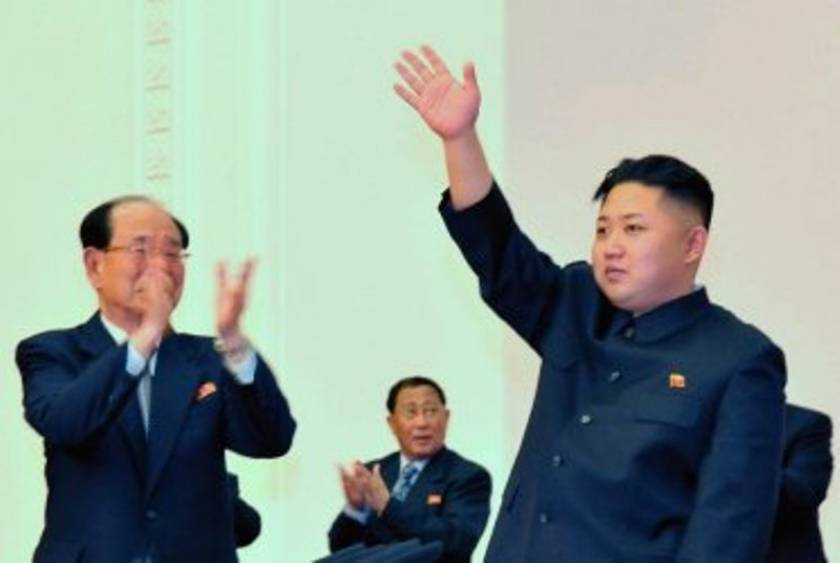 Β. Κορέα: Ηγέτης και με τη «βούλα» ο Κιμ Γιονγκ-Ουν