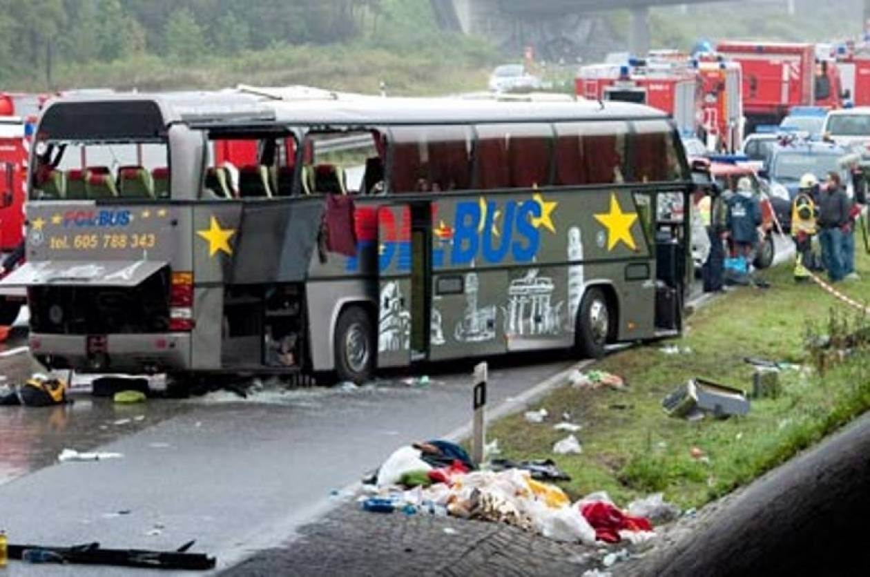 Δεκάδες τραυματίες σε σύγκρουση λεωφορείου με φορτηγό