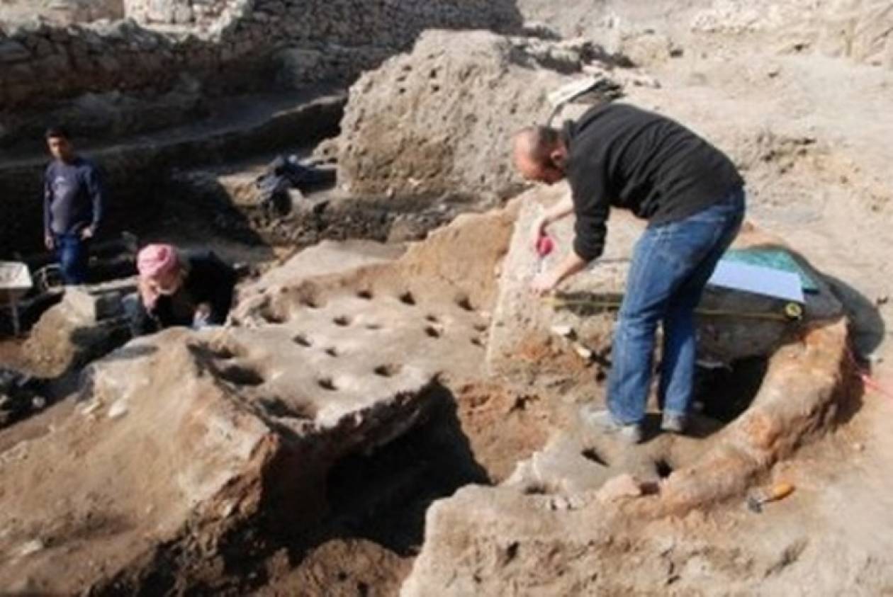 Παράσταση «ομαδικού σεξ» σε αρχαιοελληνικό αγγείο