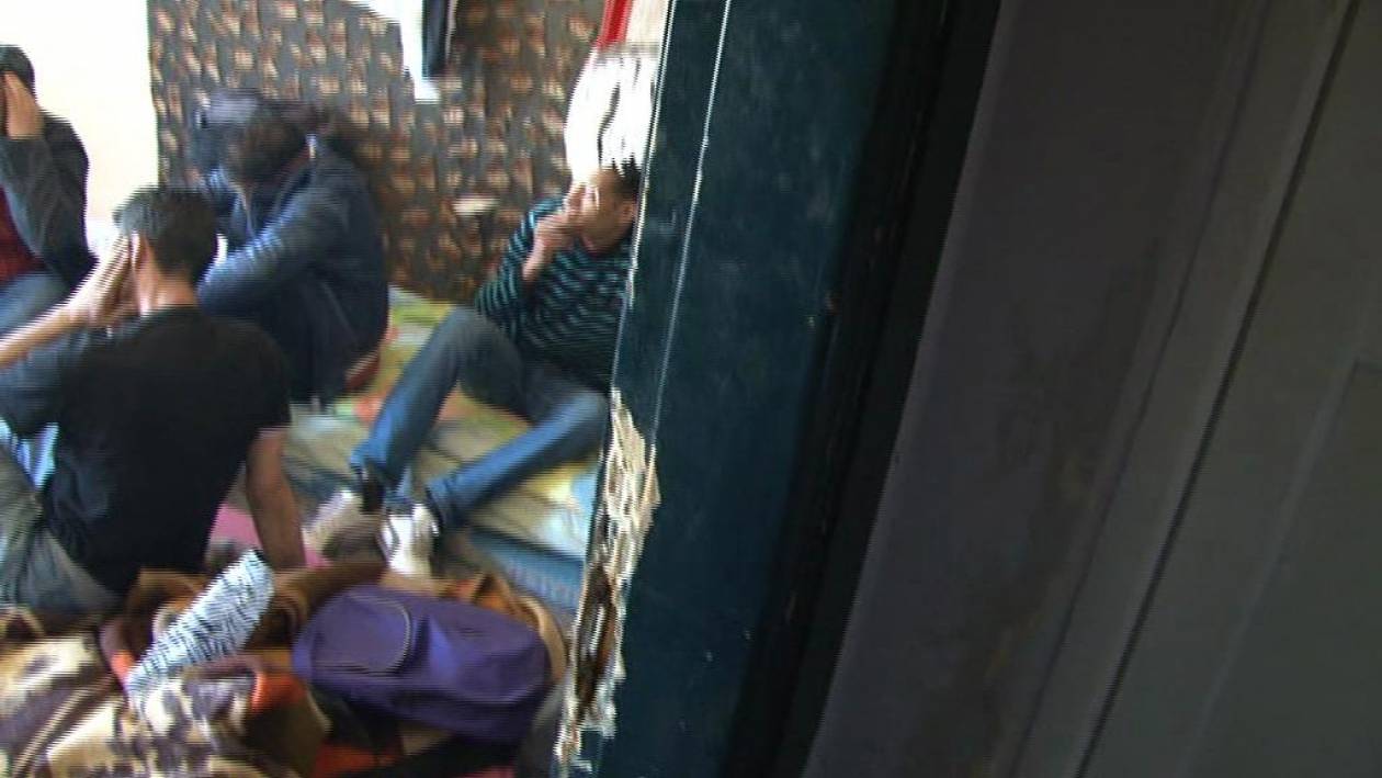 Βίντεο: Έλεγχοι στο κέντρο της Αθήνας-21 αλλοδαποί σε ένα διαμέρισμα!