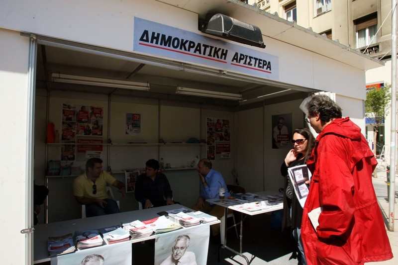 Στήνονται τα πρώτα εκλογικά κέντρα στην Αθήνα
