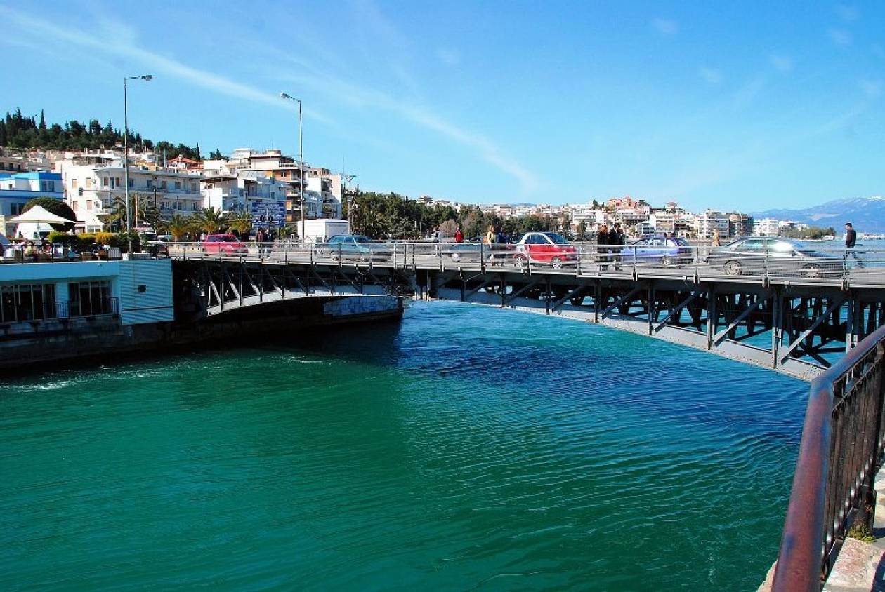 Κλείνει για τη ναυσιπλοΐα η «παλιά» γέφυρα της Χαλκίδας