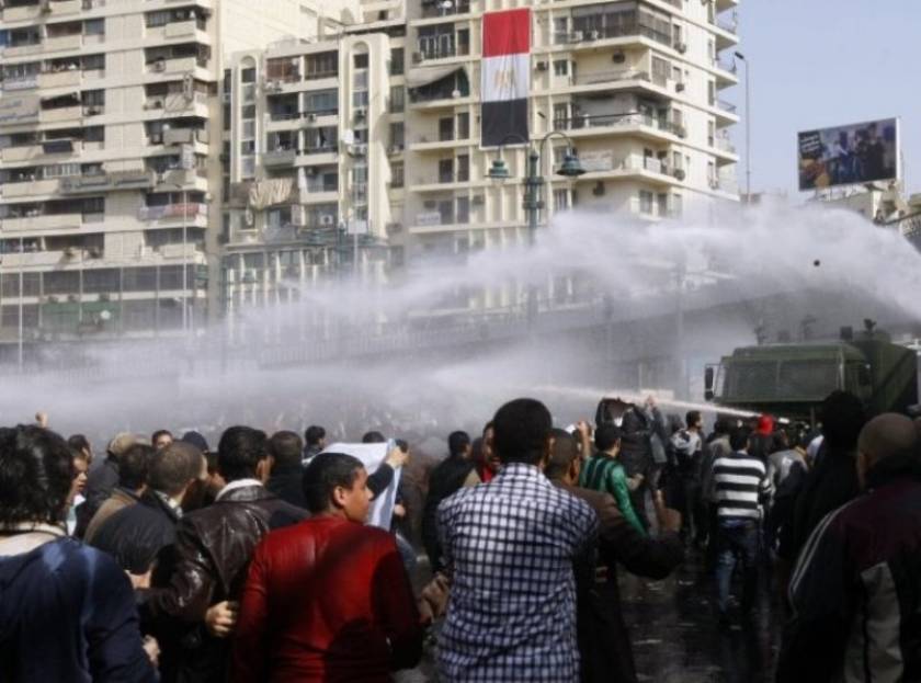 O  στρατός θα επέμβει στις συγκρούσεις στο Κάιρο