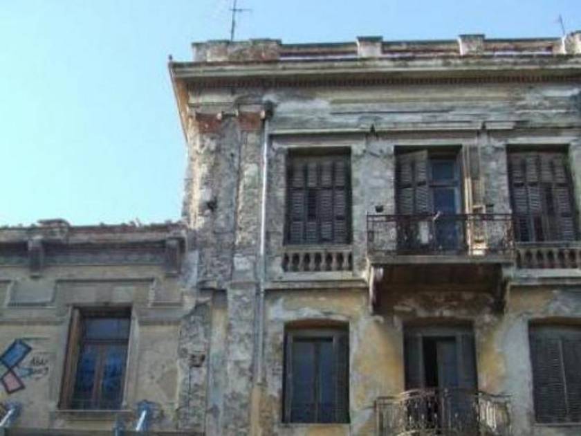 Στοπ σε πεζούς λόγω επικινδυνότητας κτιρίου στην Αθήνα