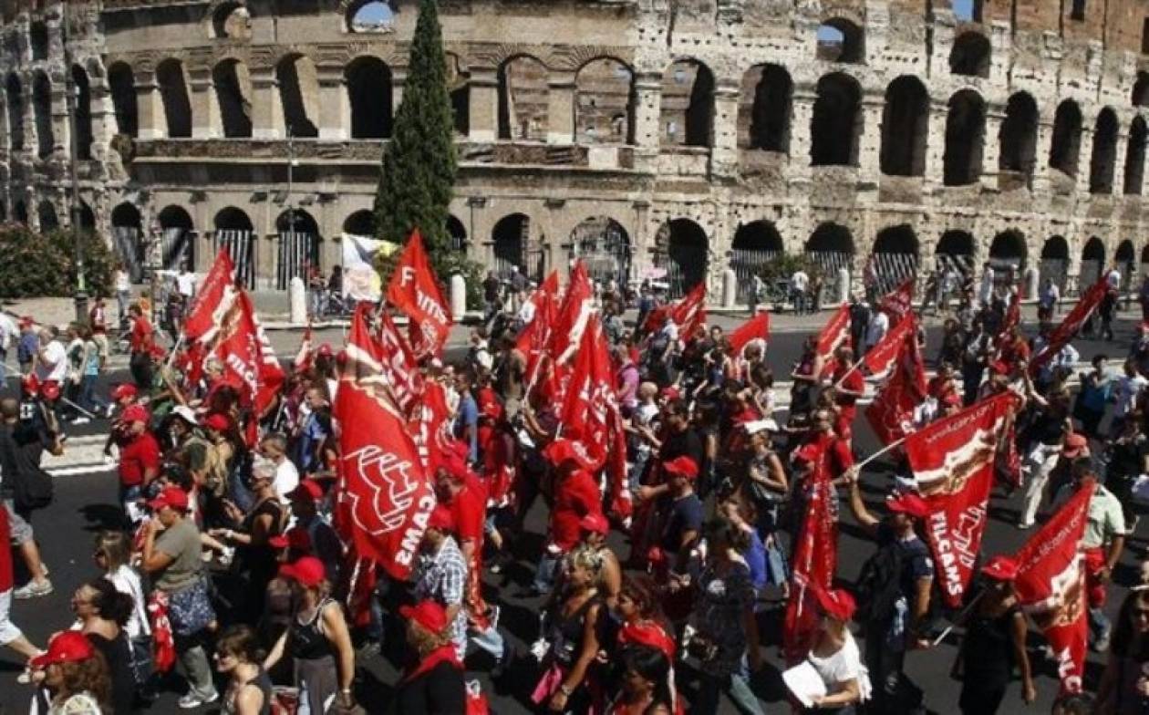 Διαδήλωση της ιταλικής Αριστεράς κατά της πολιτικής Μόντι