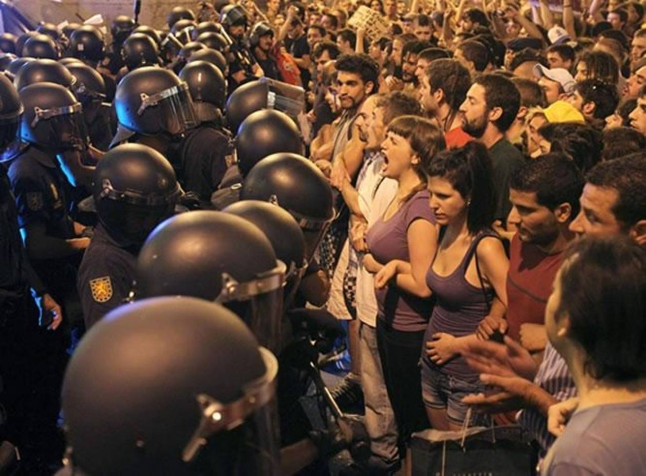 Μαδρίτη: Αστυνομικοί απομάκρυναν ξανά τους «αγανακτισμένους»