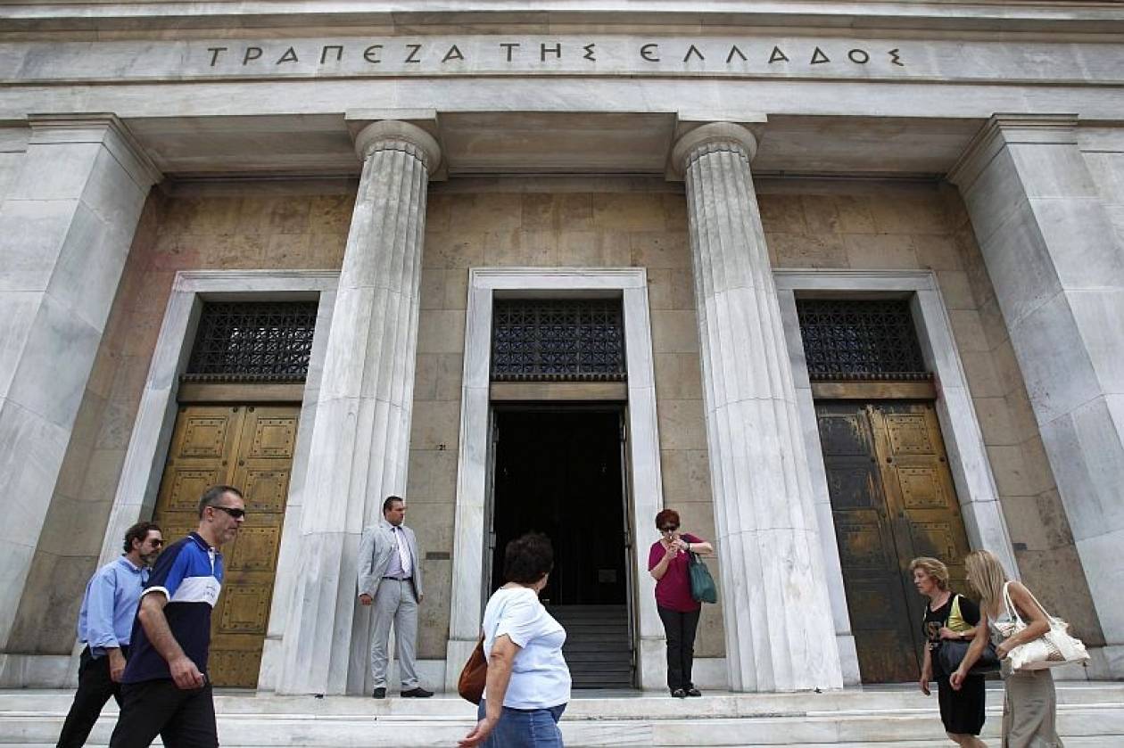 Η Τράπεζα της Ελλάδος διαψεύδει τα περί πλαφόν στις αναλήψεις