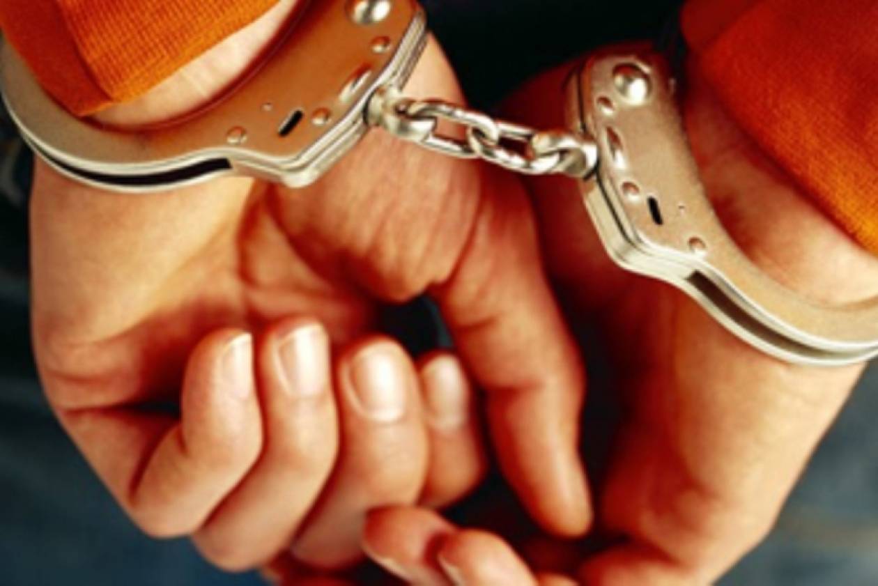 Συνελήφθη σωματέμπορος που εξέδιδε 22χρονη