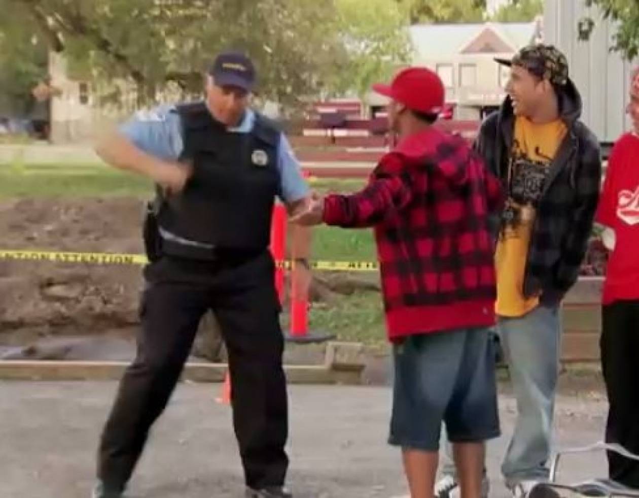 Βίντεο: Απίστευτες φάρσες με αστυνομικούς