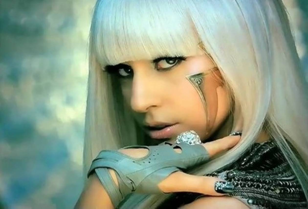 Η Lady Gaga και τα 25,21 εκατομμύρια «τερατάκια» της!