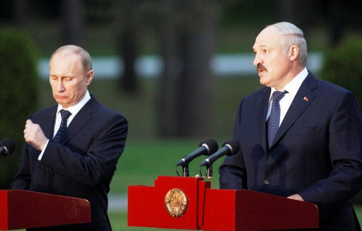 Στήριξη και… λεφτά προσφέρει ο Πούτιν στον Λουκασένκο