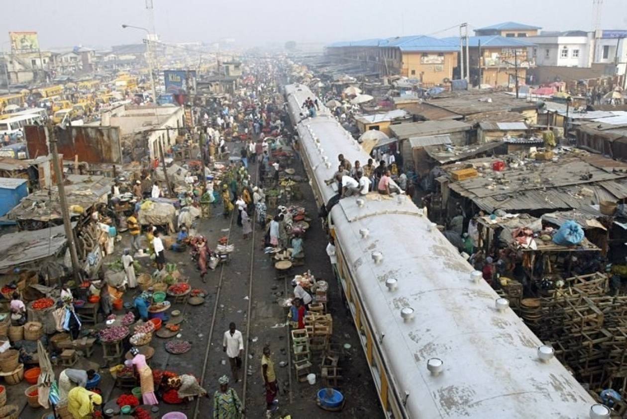 Χάος στην πόλη που έπεσε το αεροσκάφος της Dana Air στη Νιγηρία