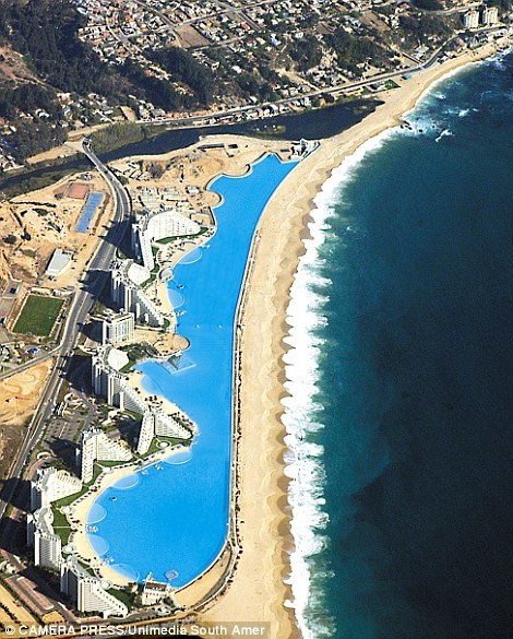 Απίστευτες φωτό: Δείτε πώς είναι η μεγαλύτερη πισίνα του κόσμου