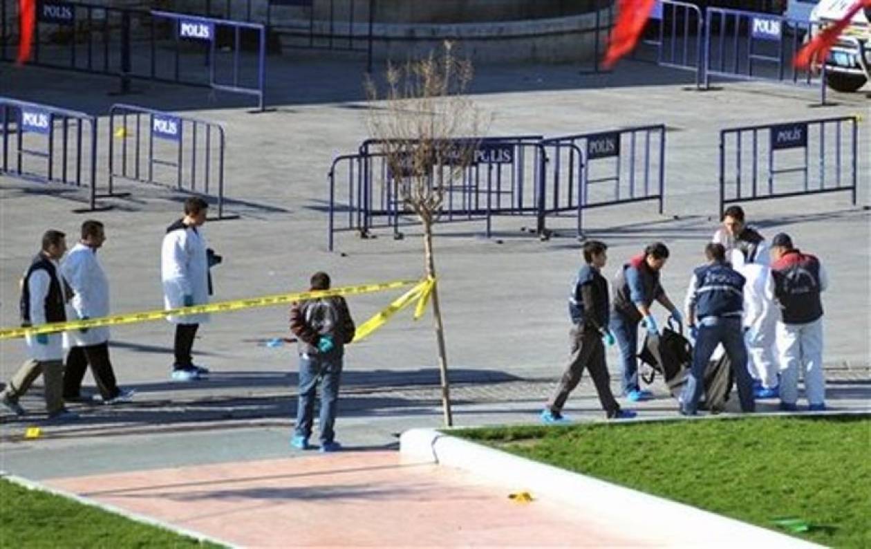 Επίθεση με αυτόματα και χειροβομβίδες στην Κωνσταντινούπολη