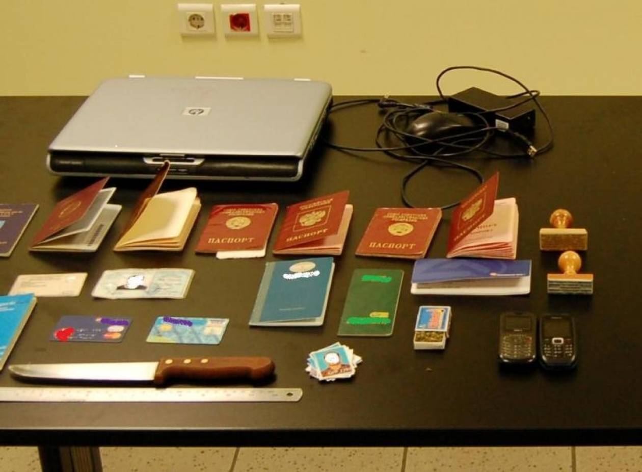 Εξάρθρωση σπείρας που διακινούσε πλαστά διαβατήρια