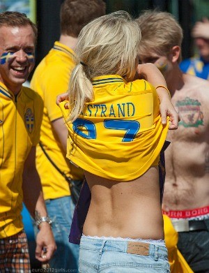 Οι πιο όμορφες γυναίκες φίλαθλοι στο Euro 2012 (pics)