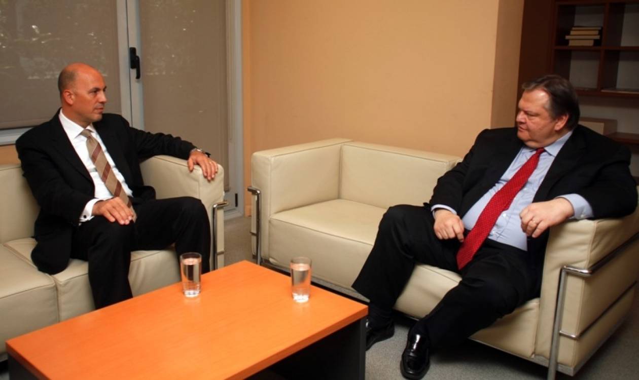 Συνάντηση Βενιζέλου με τους πρέσβεις Γαλλίας και Τουρκίας