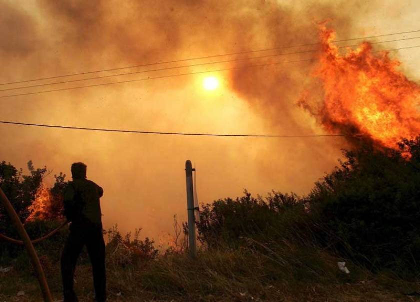 Νέες πυρκαγιές σε Παλλήνη και Κάλαμο Αττικής
