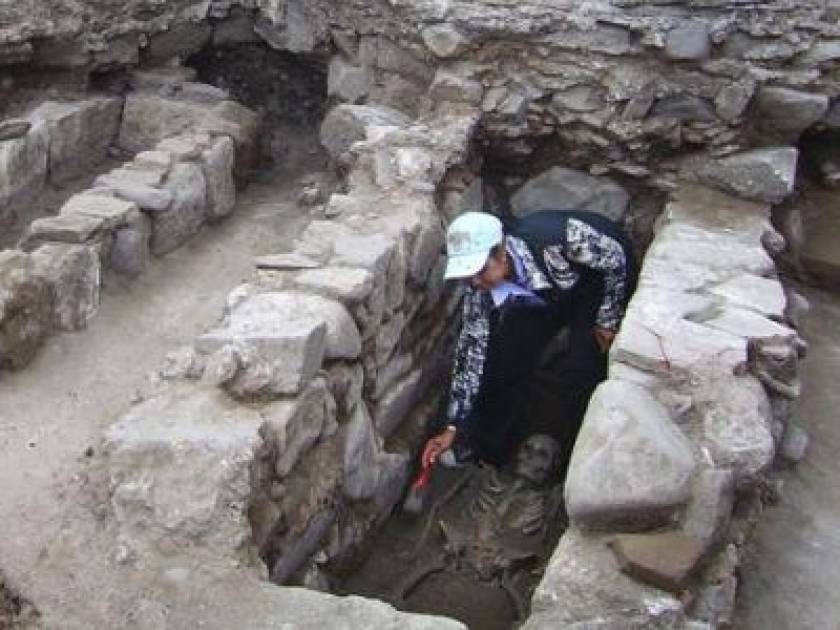 ΣΟΚ! Αρχαιολόγοι θάβουν ελληνικές αρχαιότητες στη Β. Ηπειρο