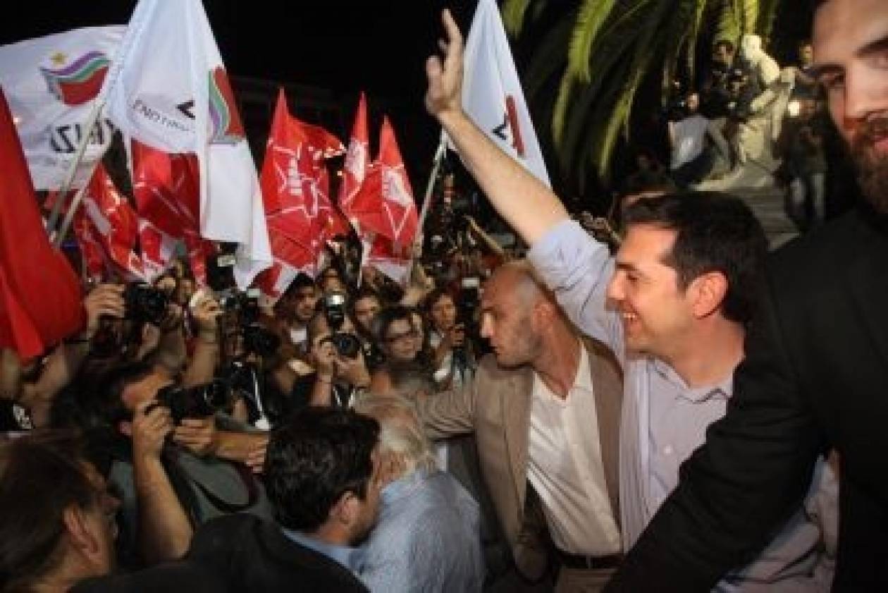Εκλογές 2012: Ο Α. Τσίπρας στα Προπύλαια (φωτο)