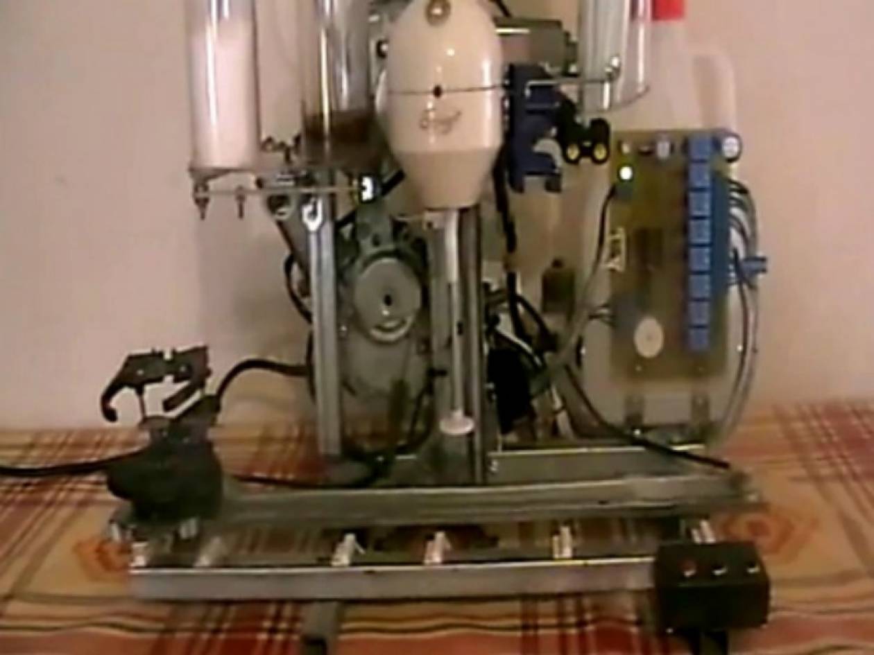 Βίντεο: Η πρώτη αυτόματη μηχανή παρασκευής frappe είναι γεγονός!