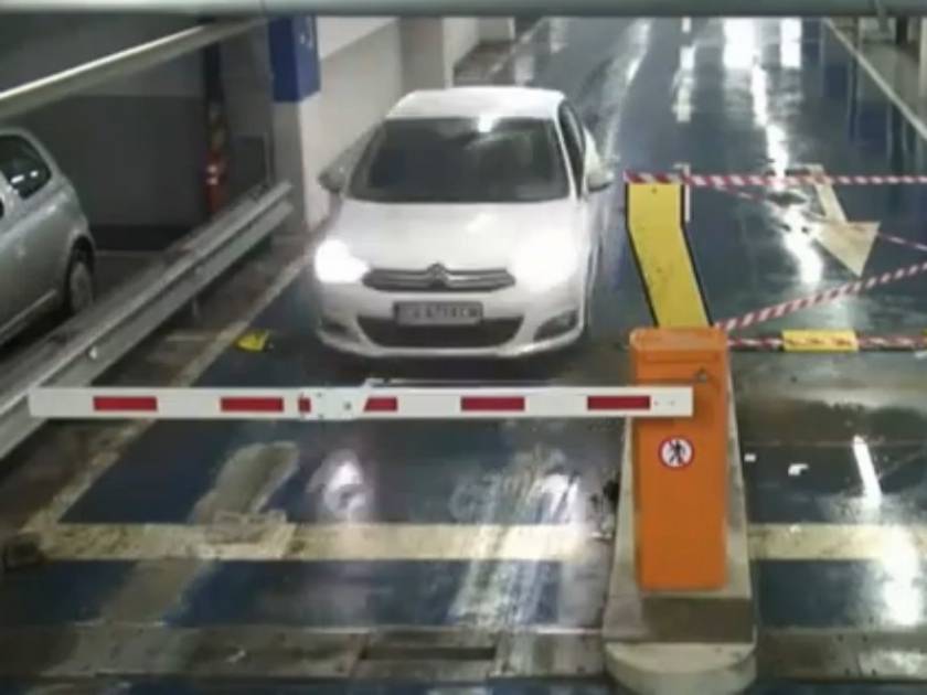 Ξεκαρδιστικό βίντεο: Γυναίκα οδηγός VS μπάρα parking!