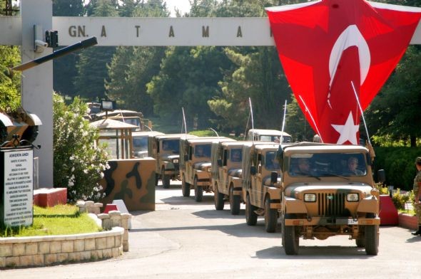 Τουρκικός στρατός αναπτύσσεται στα σύνορα με τη Συρία 